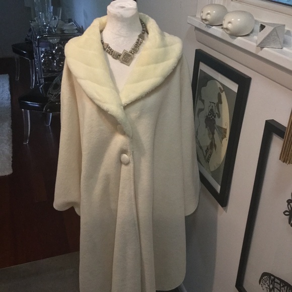 East5th ivory. ColorOne Button Cape SOFT CUDDLY. ROOMY. XTRA LARGE - Picture 1 of 9